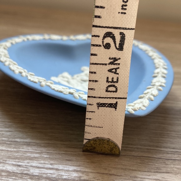 Wedgwood England jasperware vesta match box and heart plate - Picture 8 of 16